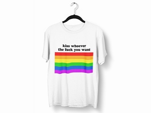 Remera Unisex LGBT Kiss Whoever