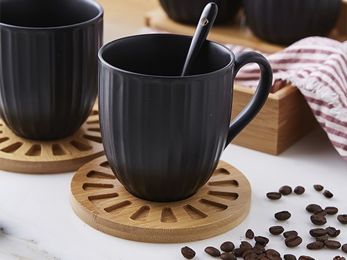 TAZAS BLACK CON PLATO DE BAMBÚ Y CUCHARITA 350 ML X 2