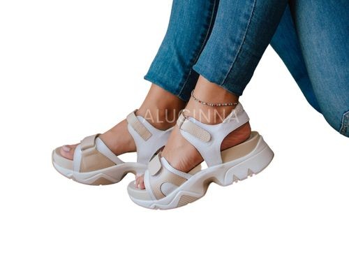 Sandalia deportiva, katara blanco y nude de cuero marca Pia Vitelli