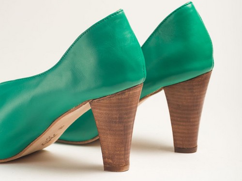 Stilettos abiertos en cuero verde esmeralda Maleducadas