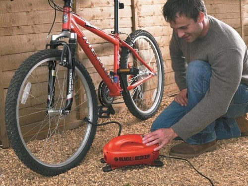 Inflador Multiuso Auto Black Decker Asi200 conección 12v + 3 Picos
