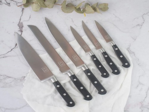 70% OFF en Set de cuchillos profesionales con tabla y soporte