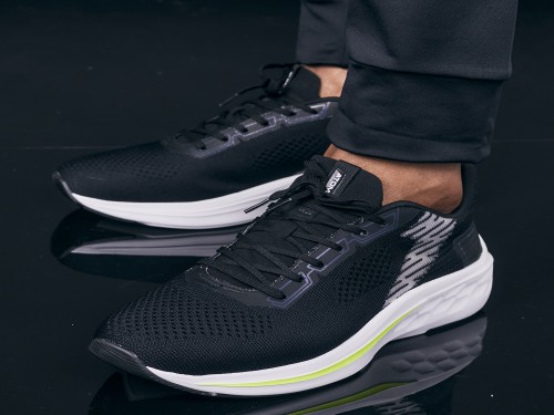 Zapatilla de hombre liviana deportiva training ejercicio Atomik Magnus