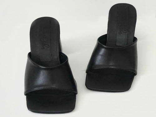 Sandalia Karol negro taco 8cm