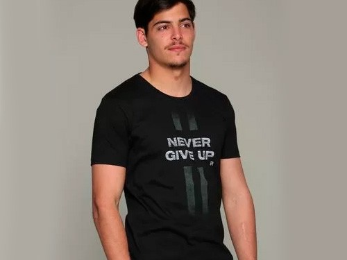 Remera Negra Rever Pass Lines Never Give Up