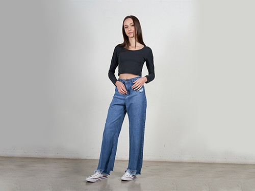 Jean Recto Azul con Botas Rotos