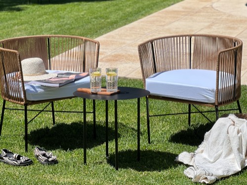 Juego de jardin modelo Gervasoni con almohadones y mesa