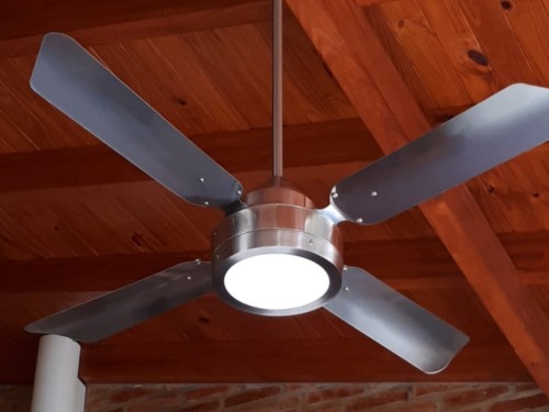 Ventilador de techo con luz LED apto para quincho WINDLUX® 187