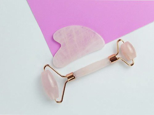 Set Roller Y Piedra Gua Sha Masajeador Facial Cuarzo Rosa