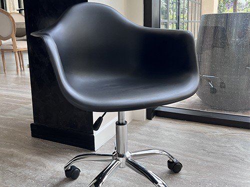 SILLON EAMES DE OFICINA NEGRO