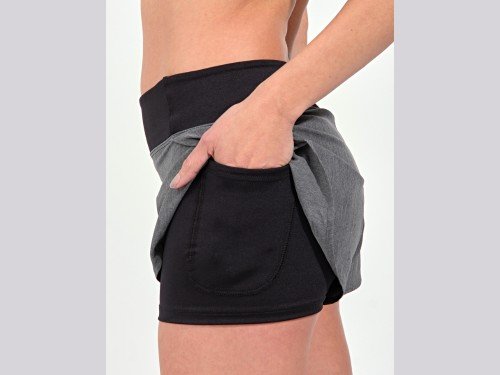 Short con calza y bolsillo. Tela plana con Spandex Runik