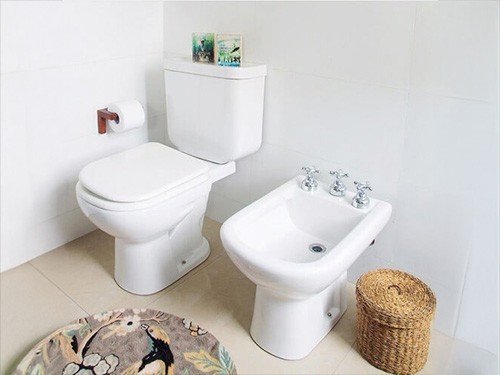 Combo sanitarios Ferrum Bari inodoro, deposito, bidet y asiento