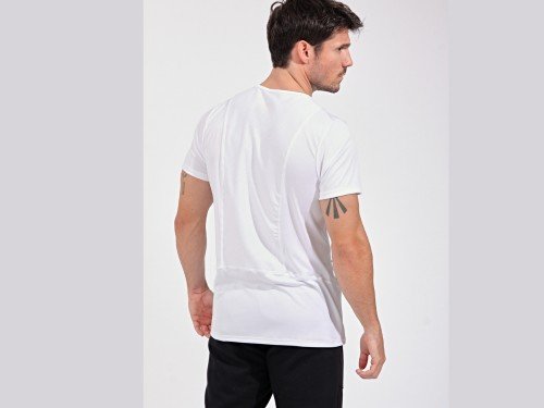 Remera manga corta Deportiva con detalles premium Runik