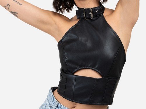 Top ecocuero con cuello halter y hebilla ajustable - Delaostia