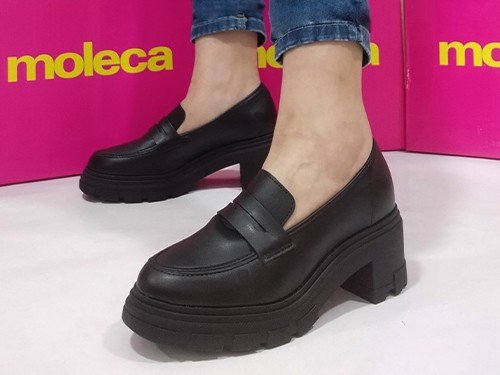 MOLECA. Zapatos mocasines con plataforma y taco medio. Talles 36 al 40