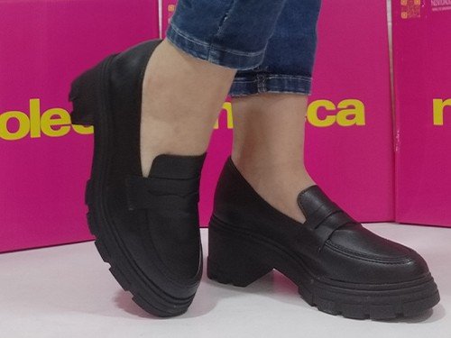 MOLECA. Zapatos mocasines con plataforma y taco medio. Talles 36 al 40