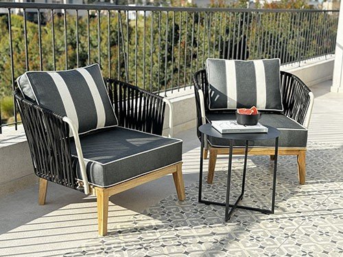 Set de sillones y mesa para exterior con almohadones modelo Terra