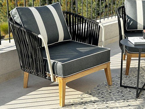 Set de sillones y mesa para exterior con almohadones modelo Terra