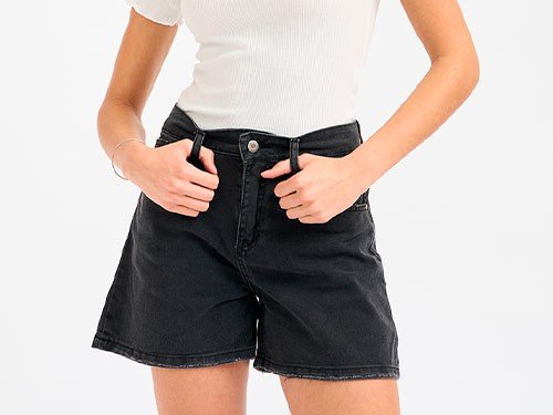 SHORT MOM MUJER NURIA NEGRO SANTA BOHEMIA