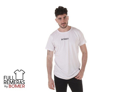 Remera estampada Bomer corte clásico blanca