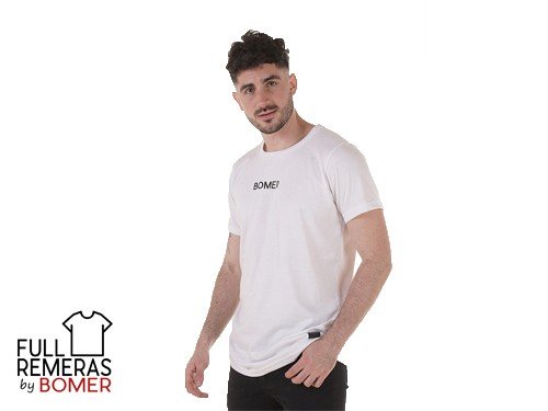 Remera estampada Bomer corte clásico blanca