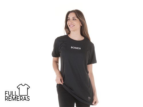 Remera Estampada Bomer Corte Clásico Negra