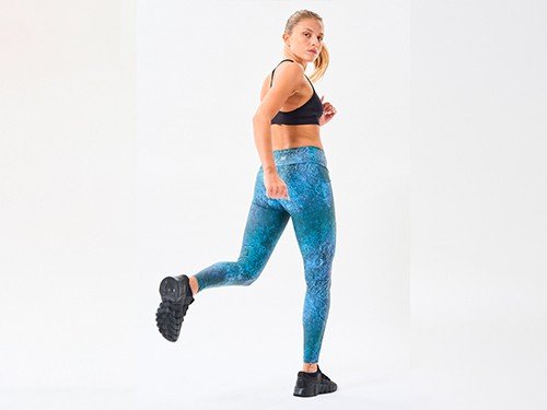 Calza deportiva lycra estampada con bolsillo lateral