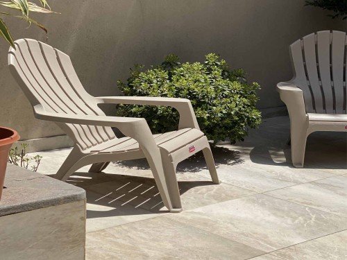 Sillon Plastico Country X 2 + Mesita Barcelona  Colombraro