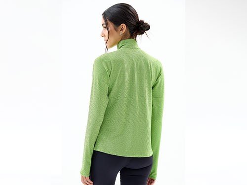 Buzo deportivo cuello alto con medio cierre y dedo guante