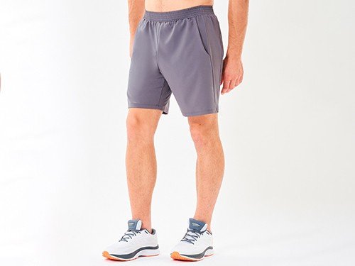 Short deportivo con bolsillos disponible en 4 colores