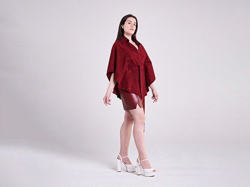 Capa de cabra con lazo