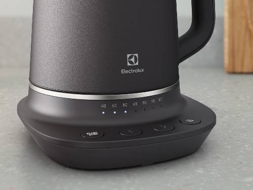 Pava Eléctrica Electrolux Expert 1,7L EKP70