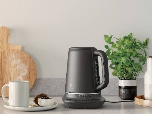 Pava Eléctrica Electrolux Expert 1,7L EKP70