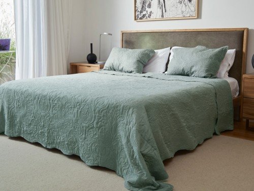 Cubrecama Classic 2 1/2 Plazas Mint con fundas decorativas