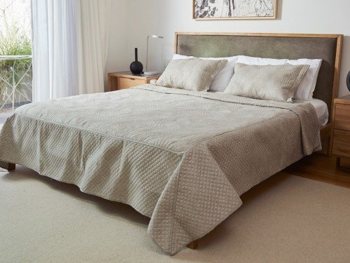 Cubrecama Lino Provence King Beige con fundas decorativas