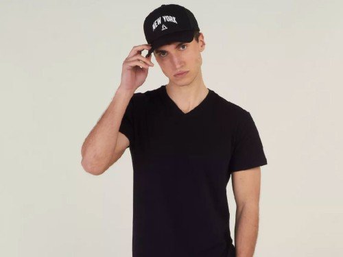 Remera Munich Básica escote V manga corta Kevingston