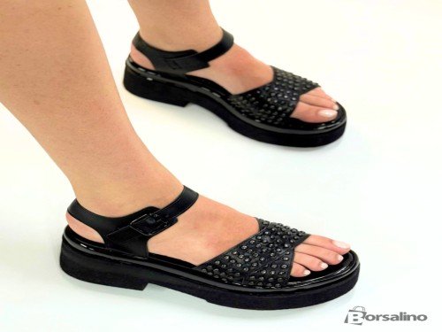 SANDALIA PLATAFORMA TIRAS CRUZADAS TACHAS