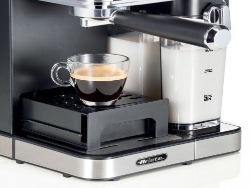 Cafetera Espresso Ariete Con Depósito De Leche Metal 15 Bar Negro