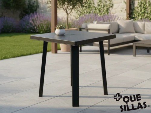 Mesa plástica cuadrada 70 x 70 Reina