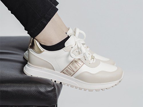 VIZZANO. Zapatilla urbana de mujer, estilo retro.