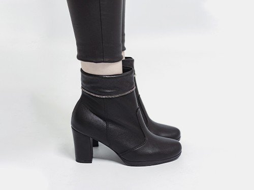 PICCADILLY. Bota corta con taco, botineta de mujer.