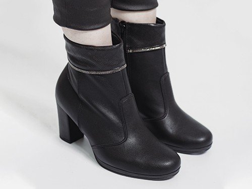 PICCADILLY. Bota corta con taco, botineta de mujer.