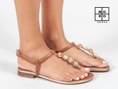 Sandalia Chata Con Piedras Via Marte