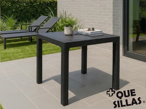 Mesa plastica cuadrada simil Rattán 70 x 70 Alejo