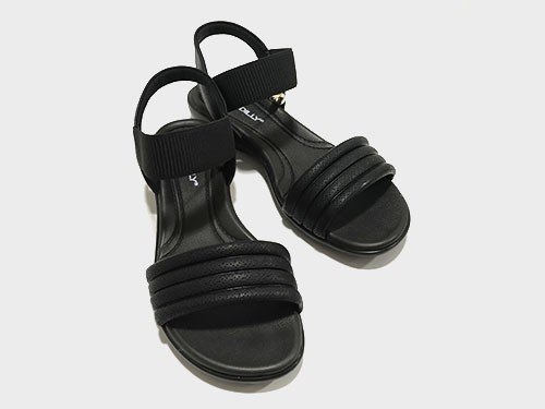 Sandalia baja PICCADILLY, estilo urbano, horma amplia.