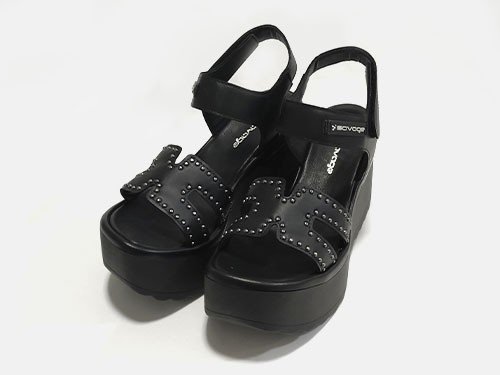 Sandalia alta SAVAGE, estilo urbano con plataforma.