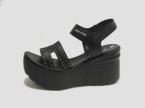 Sandalia alta SAVAGE, estilo urbano con plataforma.