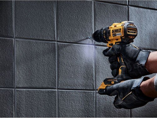 Taladro percutor inalámbrico 20 V + 2 baterías cargador maletín Dewalt