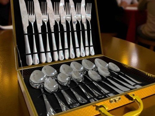 Set De 24 Piezas Cubiertos En Juego Colo Plateado En Caja