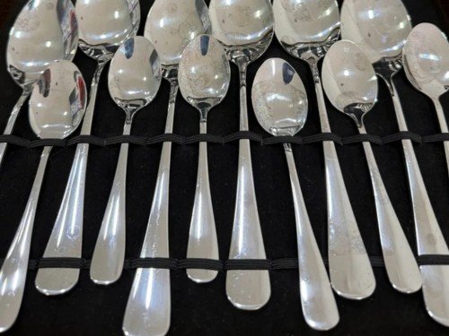 Set De 24 Piezas Cubiertos En Juego Colo Plateado En Caja